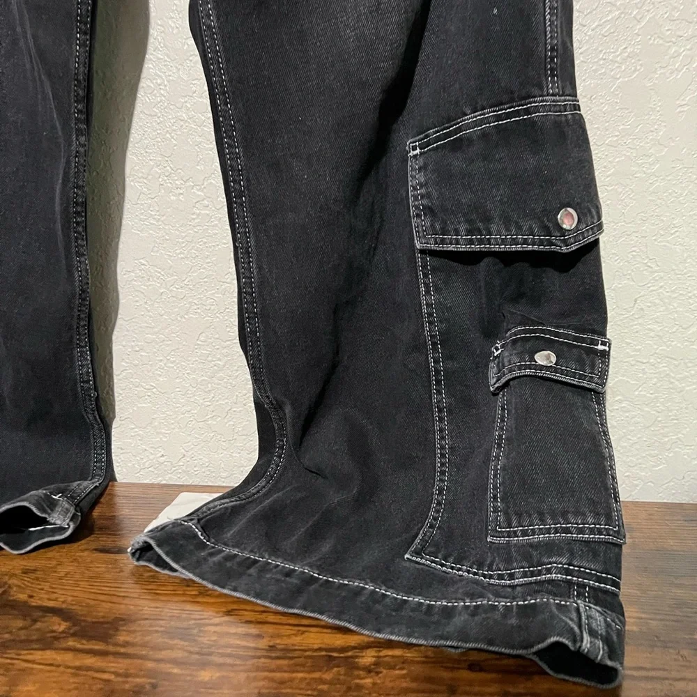 BDG Black Wide-Leg Cargo Pants with Contrast Stitching - Picture 2 of 10